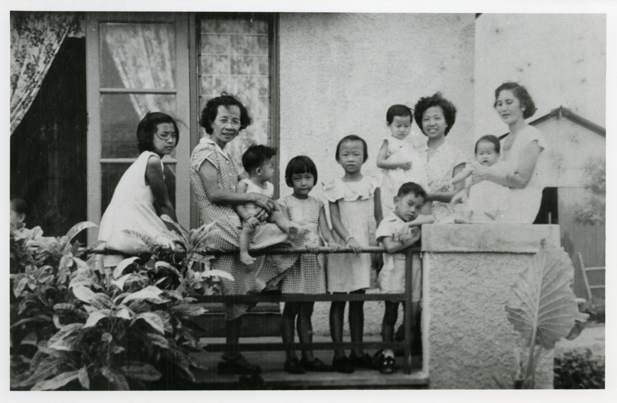 Sue Wah Chin and family, 1955, Library and Archives NT, PH0553/0105
