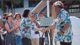 President Tsai and Tuvalu Prime Minister Sopoaga plant a coconut seedling, symbolizing the close friendship between Taiwan and Tuvalu.